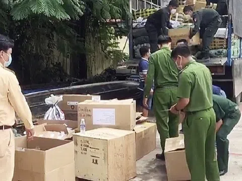An Giang: Liên tiếp phát hiện 2 xe tải chở hàng nghìn sản phẩm không hóa đơn, chứng từ