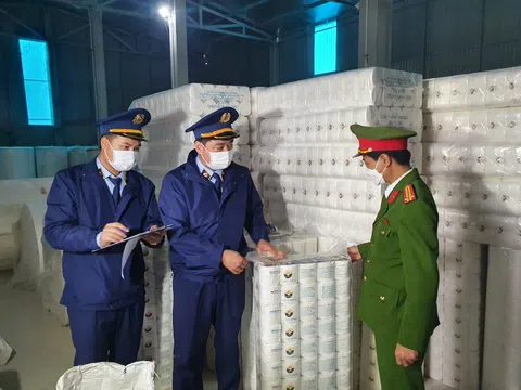 Thanh Hóa: Liên tiếp kiểm tra hai cơ sở sản xuất, kinh doanh giấy vệ sinh giả nhãn hàng hóa