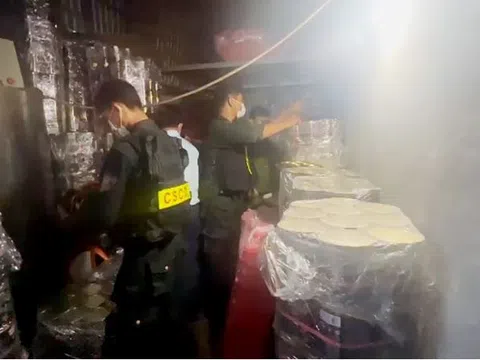 An Giang: Phát hiện một hộ dân nghi sản xuất nhớt giả