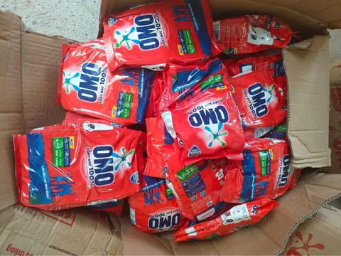 Hơn 600 gói bột giặt giả mạo nhãn hiệu OMO được ngăn chặn khi qua địa bàn Hà Giang