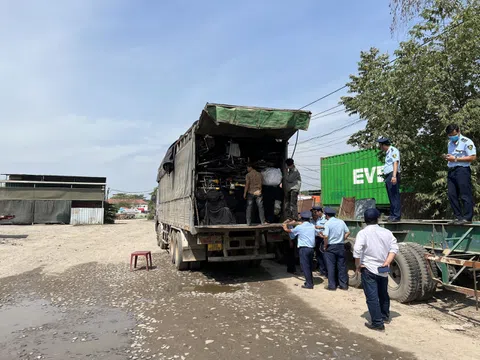 Bình Dương: Khám phương tiện vận tải, phát hiện nhiều hàng cấm, hàng hóa có dấu hiệu giả mạo nhãn hiệu
