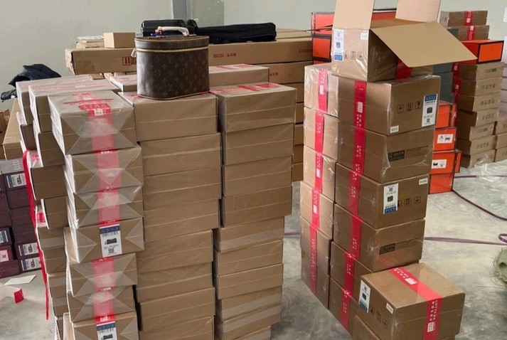 Kịp thời ngăn chặn hàng nghìn sản phẩm giả mạo nhãn hiệu nổi tiếng tại cửa khẩu