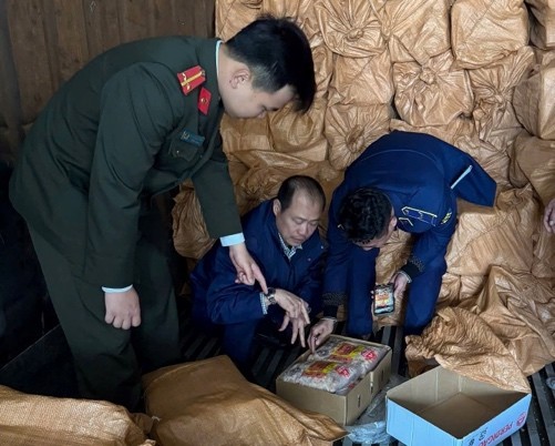 Hà Nội: Kịp thời ngăn chặn hơn 12 tấn thực phẩm không rõ nguồn gốc lên mâm cơm