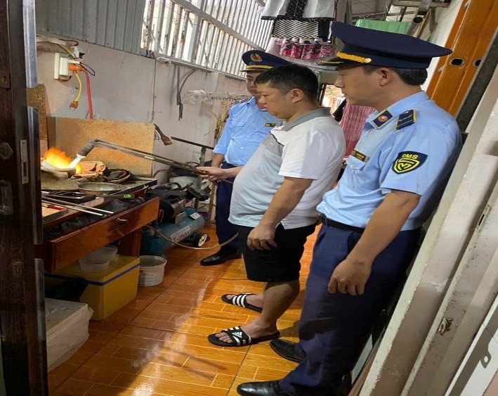 Kinh doanh trang sức vàng giả nhãn hiệu, một cơ sở bị phạt hơn 200 triệu đồng