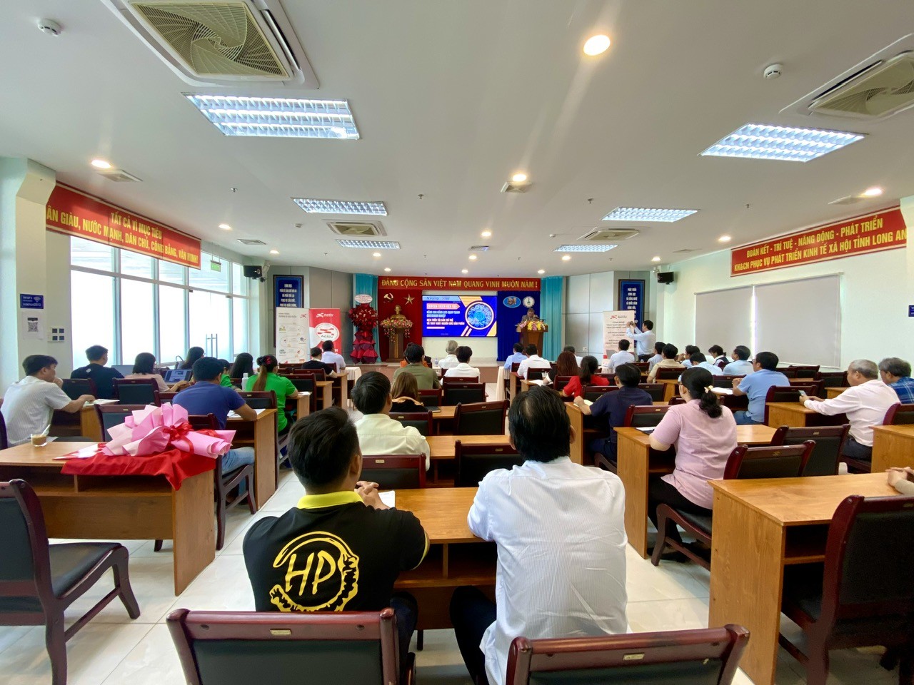 Hội thảo nâng cao năng lực cạnh tranh cho doanh nghiệp tại tỉnh Long An
