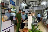 Cần Thơ: Phát hiện điểm kinh doanh giày dép, túi xách không rõ nguồn gốc, xuất xứ