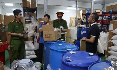 Khởi tố 2 đối tượng sản xuất, buôn bán thực phẩm chức năng giả quy mô lớn