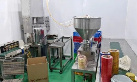 Triệt phá đường dây làm mỹ phẩm giả, phát hiện hơn 10 tấn mỹ phẩm không rõ nguồn gốc