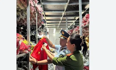 Thu giữ hơn 35.000 bộ quần áo giả mạo nhãn hiệu, trị giá hơn 6,6 tỷ đồng tại Hà Nội 