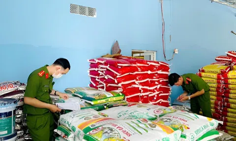 Cà Mau: Phát hiện số lượng lớn sản phẩm vật tư nông nghiệp không rõ nguồn gốc