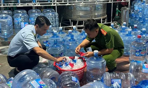 Triệt phá đường dây sản xuất 20.000 bình nước Lavie giả: Nước máy thành 'nước khoáng' bán khắp Hà Nội
