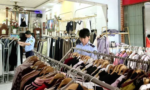 Ninh Bình: Phát hiện 2 cơ sở có hành vi kinh doanh quần áo không rõ xuất xứ