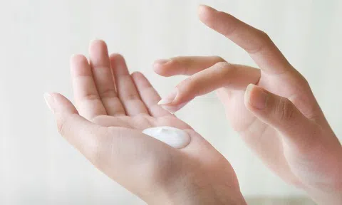 Thu hồi, tiêu hủy lô kem chống nắng trên nhãn ghi SPF 45+, kiểm nghiệm chỉ đạt 2