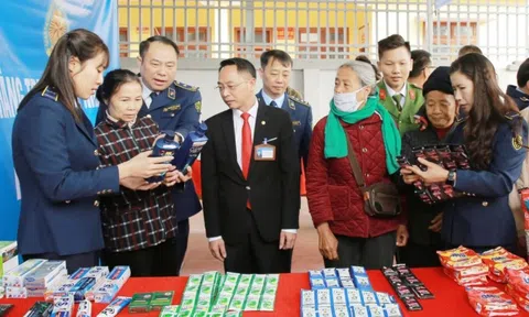 Quản lý thị trường Sơn La tổ chức gian hàng giúp người dân nhận diện hàng giả, hàng lậu