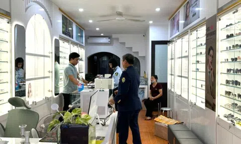 Ninh Bình: Hộ kinh doanh bị phạt 16 triệu đồng vì bán kính mắt giả mạo thương hiệu