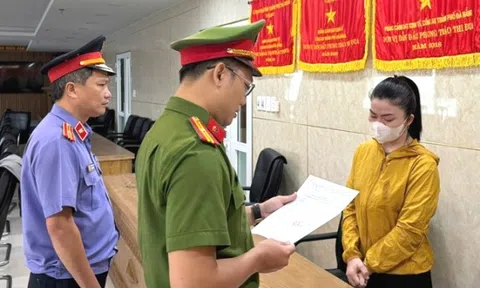 Khởi tố một tiểu thương ở Chợ Cồn vì buôn bán thuốc lá ngoại nhập lậu