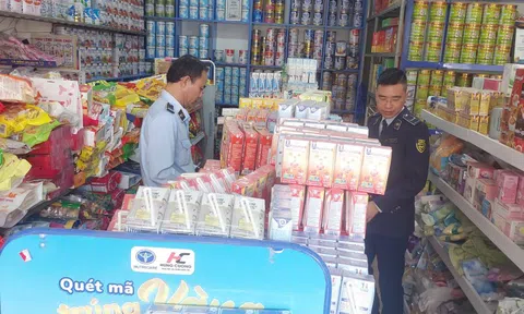 Ninh Bình: Phát hiện cơ sở kinh doanh thuốc lá không phép và hơn 80 sản phẩm thực phẩm nhập lậu