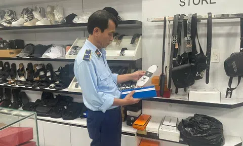 Quản lý thị trường Quảng Trị liên tục phát hiện lượng lớn hàng hóa nghi giả mạo nhãn hiệu