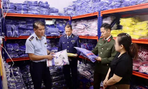 Hà Nội: Phát hiện gần 6.500 sản phẩm thể thao nghi giả mạo Nike, Adidas, Puma