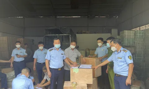 Chuyển hồ sơ vụ hơn 30.000 sản phẩm thời trang có dấu hiệu giả mạo nhãn hiệu sang Công an tỉnh Bắc Ninh