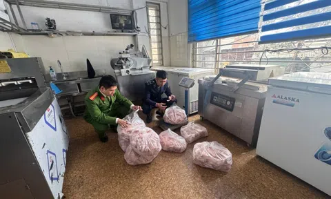 Hà Nội: Liên tiếp phát hiện 04 vụ vi phạm liên quan đến hành vi kinh doanh thực phẩm không rõ nguồn gốc