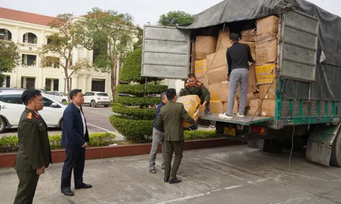 Thủ đoạn của các đối tượng trong đường dây mua bán mỹ phẩm giả, thu giữ 25 tấn tang vật ra sao?