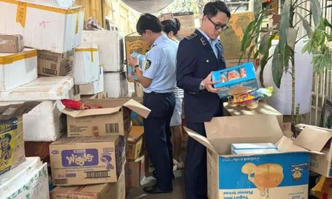 Đà Nẵng: Phát hiện, xử lý nhiều cơ sở kinh doanh bánh kẹo không rõ nguồn gốc