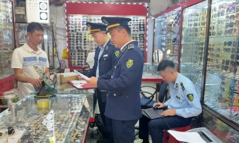Nghệ An: Buôn bán kính mắt giả, một hộ kinh doanh bị xử phạt và buộc tiêu hủy hàng hóa