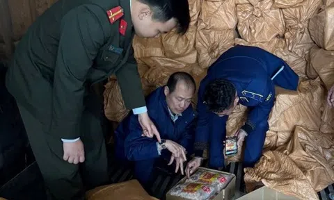 Hà Nội: Kịp thời ngăn chặn hơn 12 tấn thực phẩm không rõ nguồn gốc lên mâm cơm