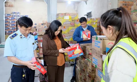 Siết chặt kiểm soát an toàn thực phẩm từ chợ truyền thống đến kinh doanh online dịp Tết