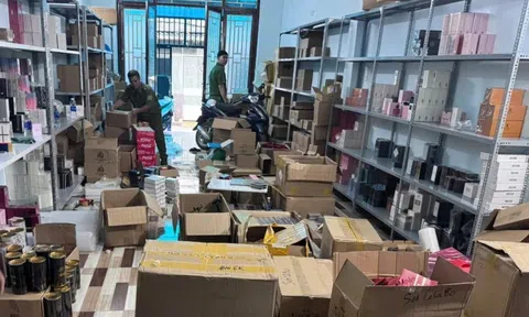 Công an TP. HCM triệt phá đường dây buôn bán nước hoa và mỹ phẩm giả “khủng” trên mạng