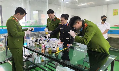 Những đối tượng nào bị khởi tố trong đường dây sản xuất hàng trăm nghìn hộp thực dưỡng giả?