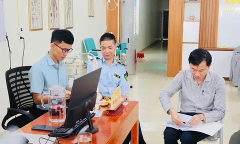 Quyết liệt đấu tranh với hàng giả, nhất là thuốc, thực phẩm chức năng