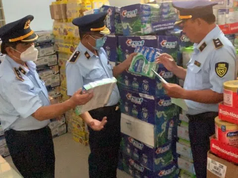 Long An: Tạm giữ gần 1.000 hộp sữa Ensure, Similac, Enfagrow nghi nhập lậu