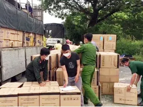 An Giang: Bắt vụ vận chuyển số lượng lớn khẩu trang y tế và mỹ phẩm nghi vấn nhập lậu