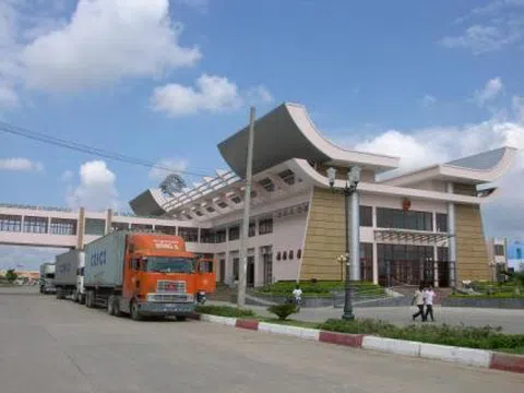 Tây Ninh: Nhiều lái xe cố tình gia cố xe ô tô để cất giấu, vận chuyển trái phép hàng hóa qua biên giới