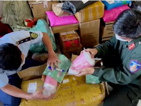 An Giang: Phát hiện 4.900 sản phẩm hàng hóa không rõ nguồn gốc gửi qua chuyển phát nhanh