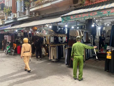 Hà Nội: Lực lượng chức năng đồng loạt ra quân đấu tranh chống buôn lậu, buôn bán, sản xuất hàng giả