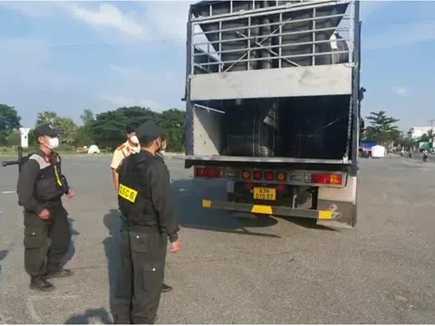 An Giang: Bắt xe tải vận chuyển 19 tấn hóa chất không rõ nguồn gốc