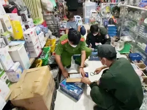 An Giang: Tạm giữ nhiều đồ điện gia dụng và đồng hồ treo tường không rõ nguồn gốc