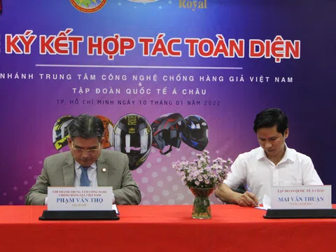 Nhà sản xuất nón bảo hiểm Royal hợp tác với ACT-HCM, quyết tâm đẩy lùi hàng giả