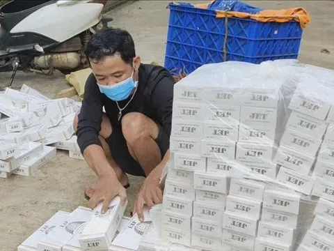 Bình Phước: Bắt đối tượng vận chuyển 1.470 bao thuốc lá nhập lậu