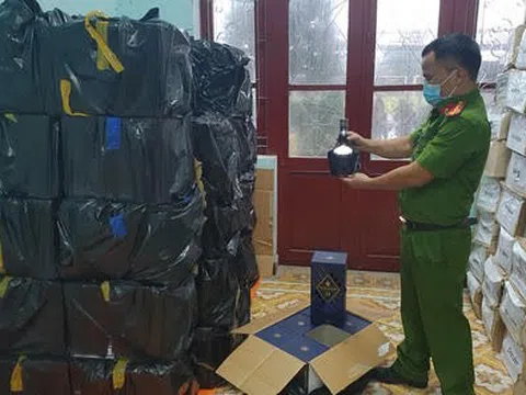 Quảng Trị: Phát hiện 2 xe ô tô chở rượu lậu trị giá 2 tỷ đồng