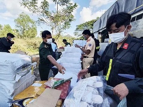 An Giang: Bắt xe ô tô tải vận chuyển lượng lớn hàng tiêu dùng nhập lậu