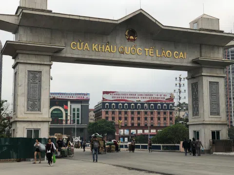 Lào Cai: Hải quan phối hợp với Biên phòng vận động cư dân biên giới không tiếp tay cho buôn lậu