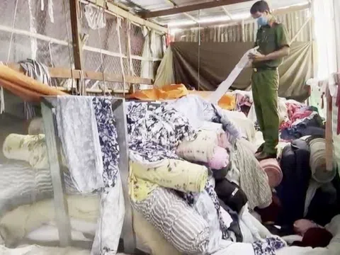 An Giang: Phát hiện, tạm giữ 3 tấn vải may mặc không rõ nguồn gốc