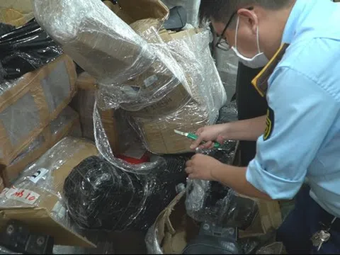 TP.HCM: kiểm tra kho hàng phát hiện trên 300.000 sản phẩm có dấu hiệu vi phạm