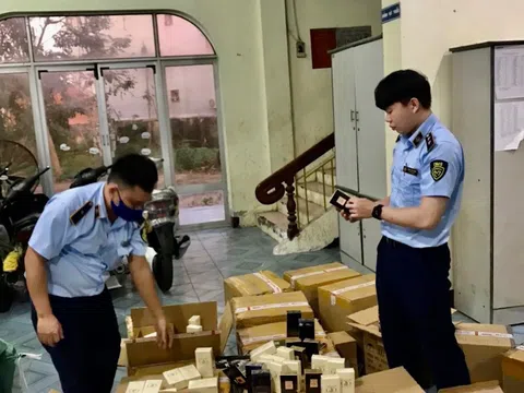 Phú Yên: Phát hiện lô hàng nước hoa trị giá khoảng 1,5 tỷ đồng không rõ nguồn gốc