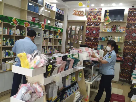 Đột xuất kiểm tra, phát hiện lô mỹ phẩm do nước ngoài sản xuất không có hóa đơn, chứng từ tại Bình Thuận