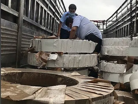 Long An: Phát hiện phương tiện chở 25 tấn kim loại có dấu hiệu vi phạm